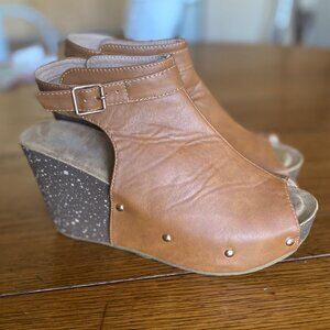 Refresh Mara Peep Toe Slingback Strap Platform Wedge Sandal Size 6.5